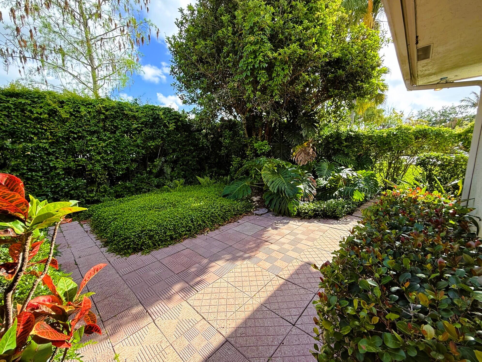 4 Lochwick Road Palm Beach Gardens, FL 33418 - Photo 31 of 35 Backyard
