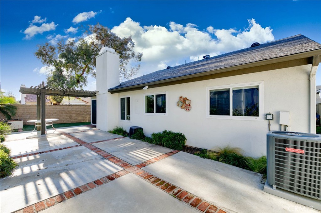 2 McCormick Irvine, CA 92620 - Photo 5 of 33