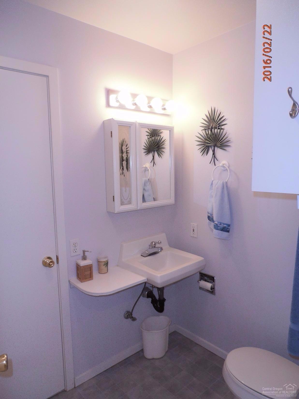 60330 East Ridgeview Drive Bend, OR 97702 - Photo 21 of 25 3/4 bath serving 3rd bedroom. Each bedr