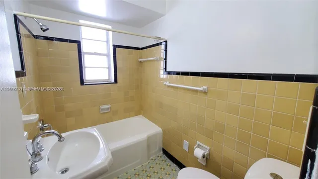 $2,599 | 2322 Wilson Street, Hollywood, FL 33020