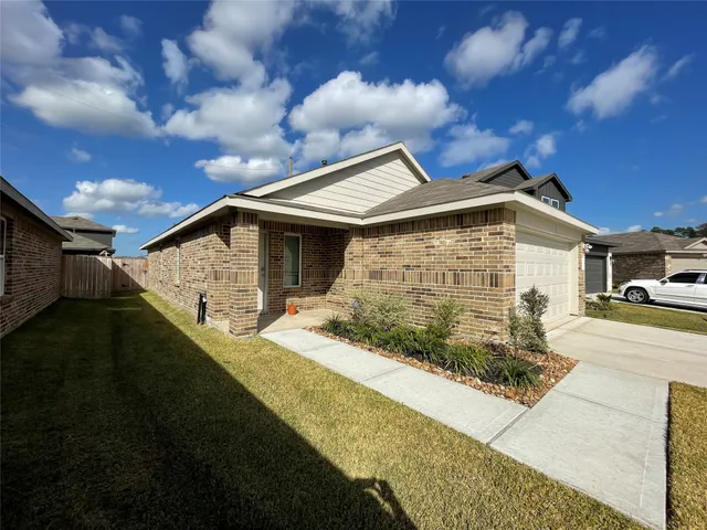 a front view of house with yard