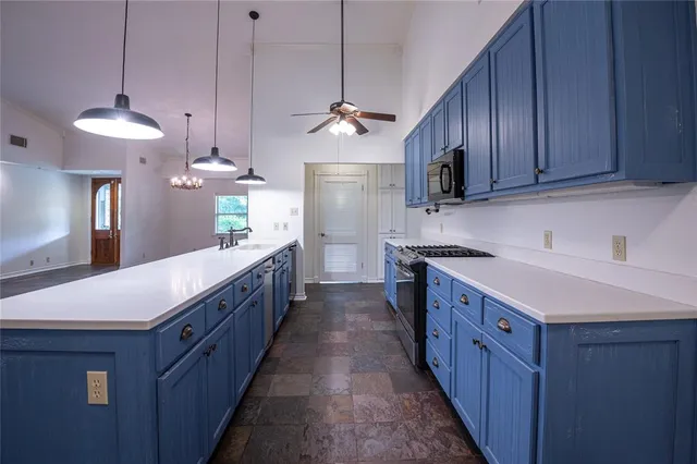 $349,000 | 525 31st Street Southeast, Paris, TX 75460