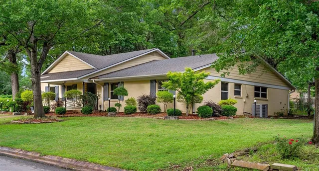 $349,000 | 525 31st Street Southeast, Paris, TX 75460