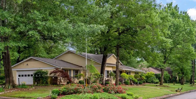 $349,000 | 525 31st Street Southeast, Paris, TX 75460