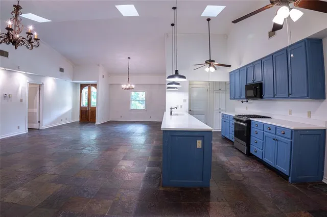 $349,000 | 525 31st Street Southeast, Paris, TX 75460