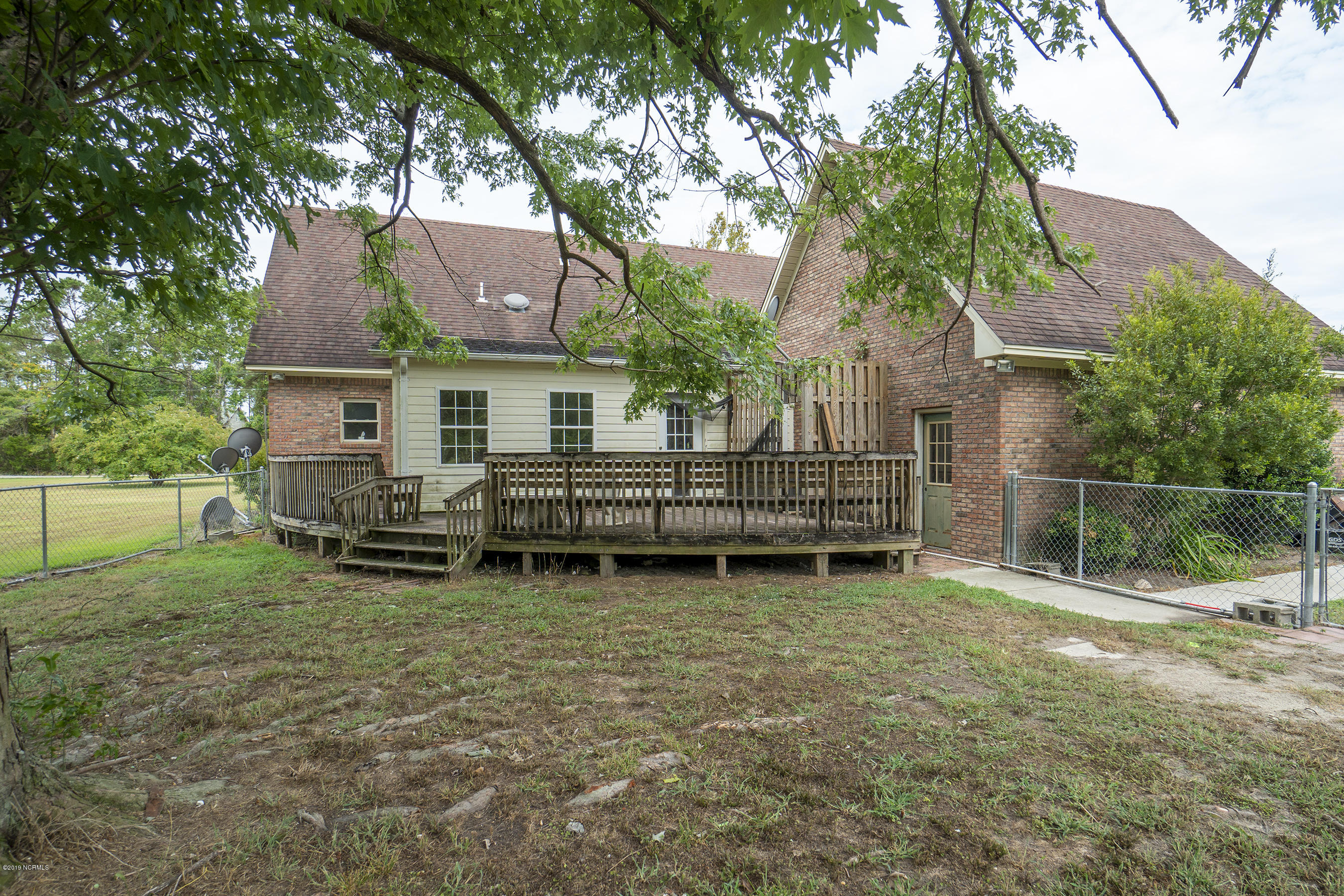 170 Great Neck Road Havelock, NC 28532 - Photo 30 of 39 Back porch Deck w/ Chain Link Fence
