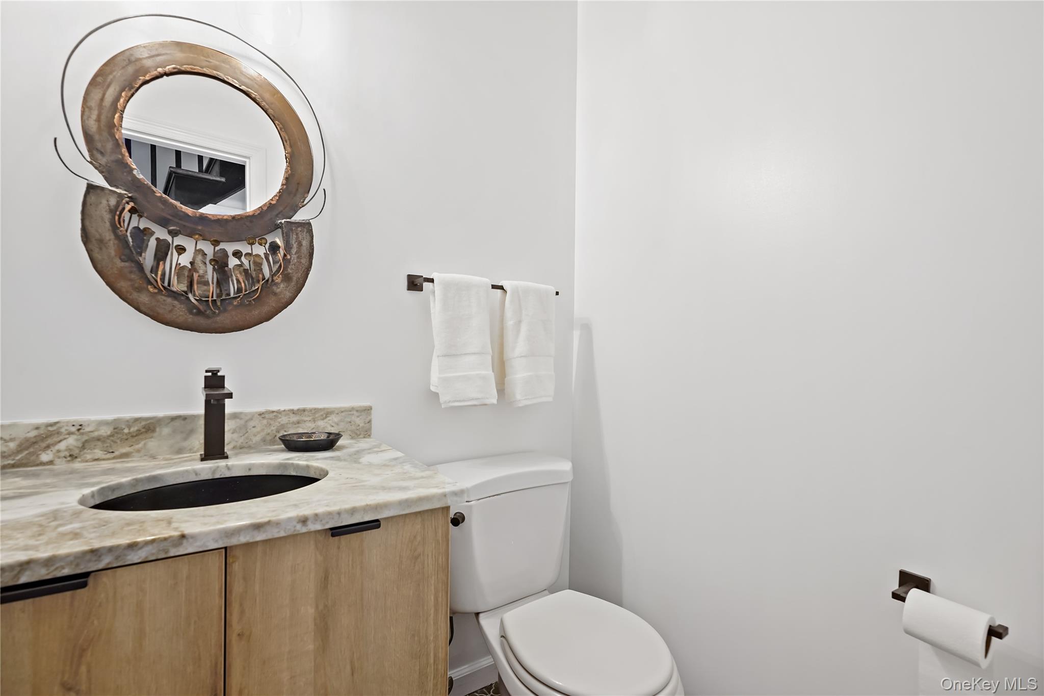 37 Fox Den Road Mount Kisco, NY 10549 - Photo 14 of 24 Powder room