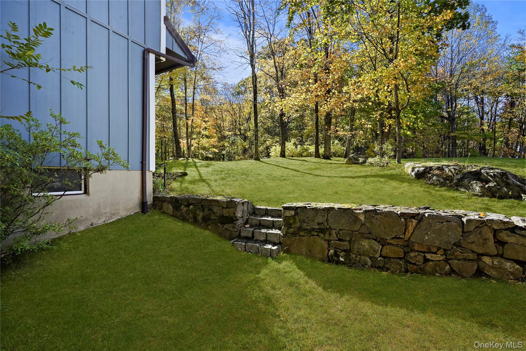 37 Fox Den Road Mount Kisco, NY 10549 - Photo 3 of 24 View of side yard