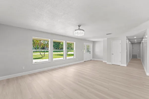 $549,900 | 534 East Del Monte Avenue, Clewiston, FL 33440