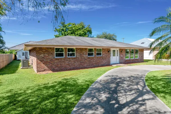 $549,900 | 534 East Del Monte Avenue, Clewiston, FL 33440