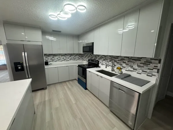 $549,900 | 534 East Del Monte Avenue, Clewiston, FL 33440