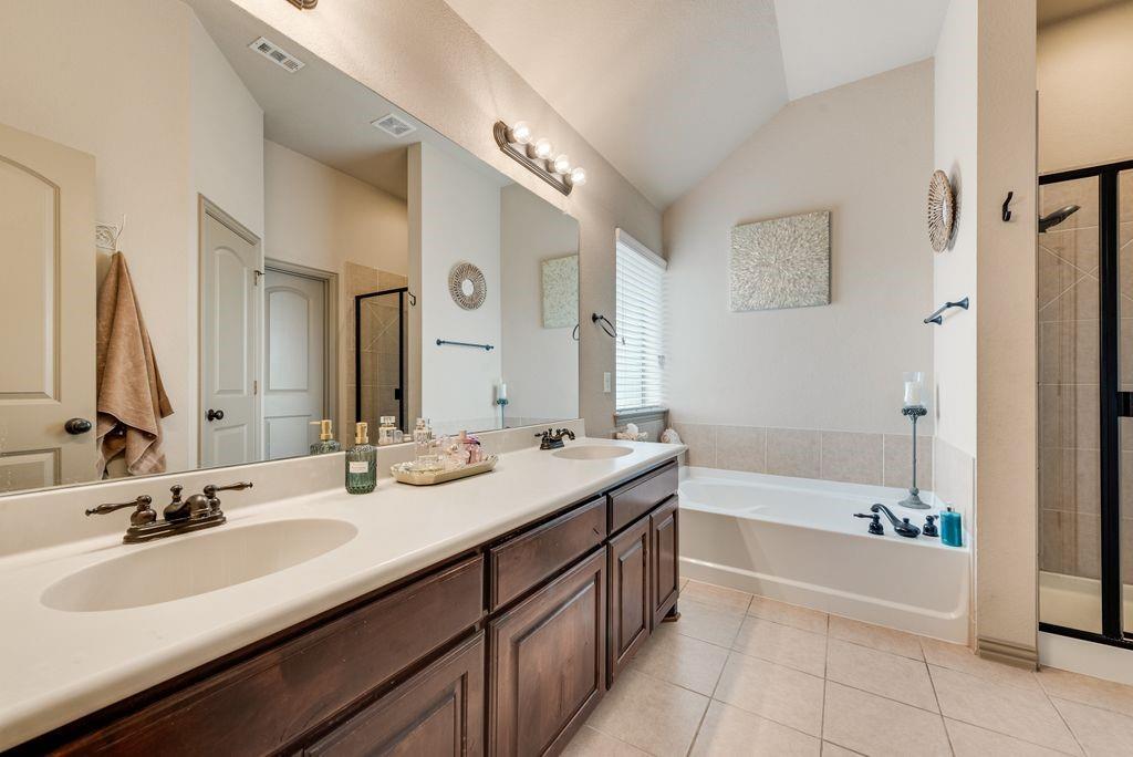 3821 Regent Street Midlothian, TX 76065 - Photo 20 of 25 Primary Bathroom