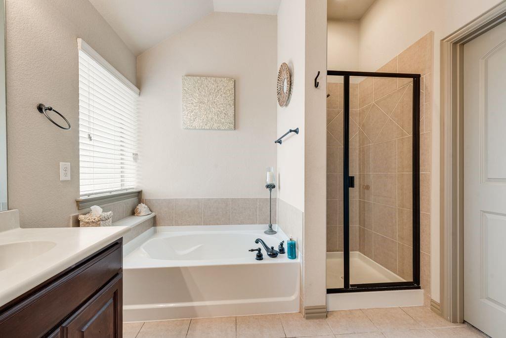 3821 Regent Street Midlothian, TX 76065 - Photo 21 of 25 Primary Bathroom