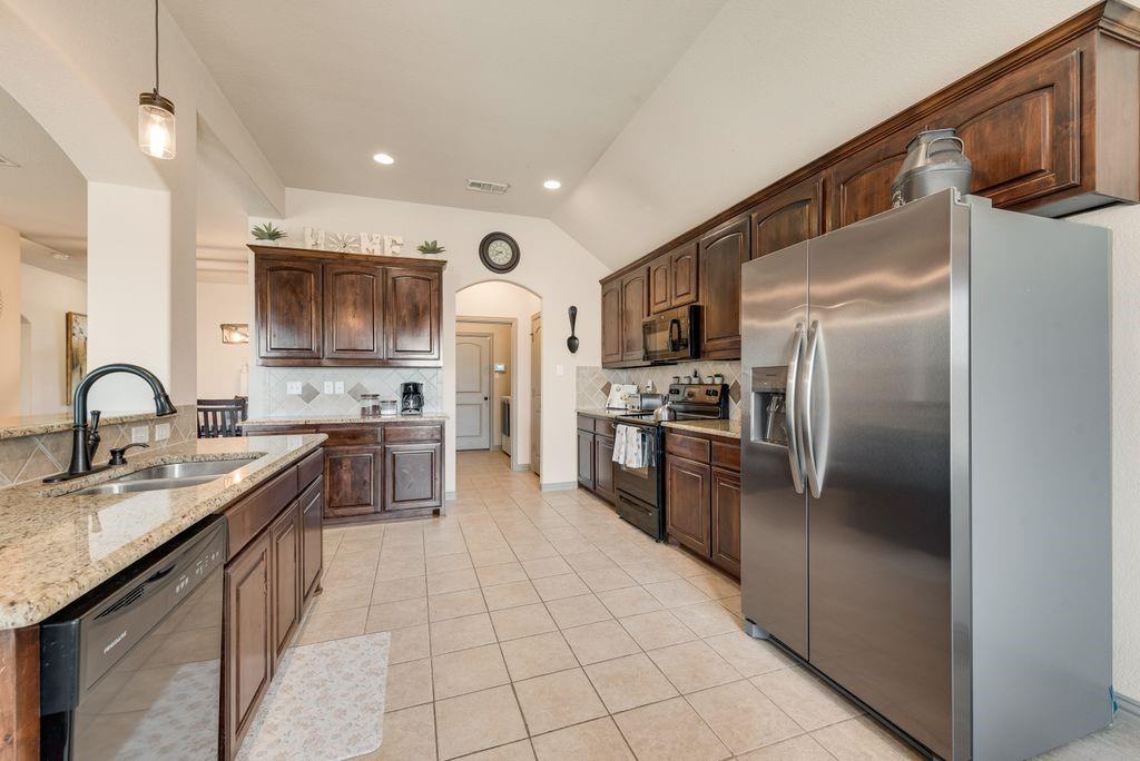 3821 Regent Street Midlothian, TX 76065 - Photo 10 of 25