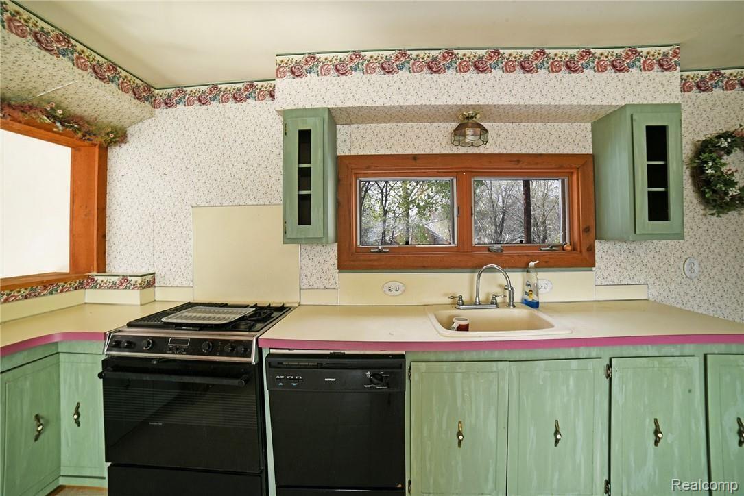 1137 North Livernois Road Rochester, MI 48306 - Photo 26 of 36 EMP_2405.jpg