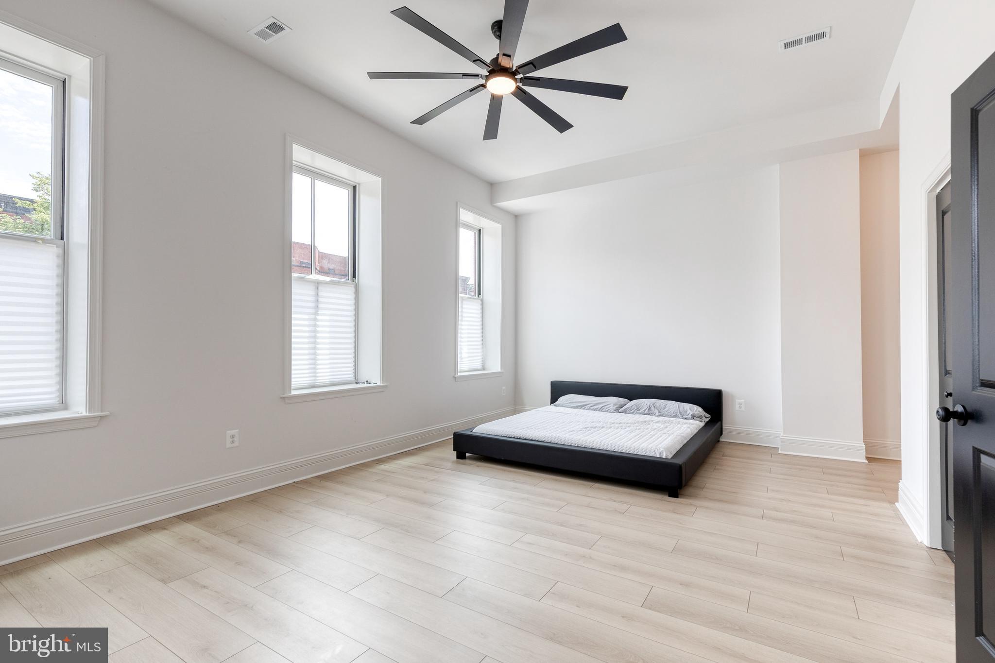 2520 Madison Avenue Baltimore, MD 21217 - Photo 32 of 59 Third floor bedroom