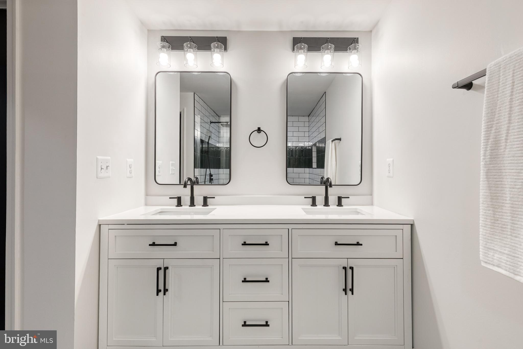 2520 Madison Avenue Baltimore, MD 21217 - Photo 39 of 59 Fourth floor bathroom