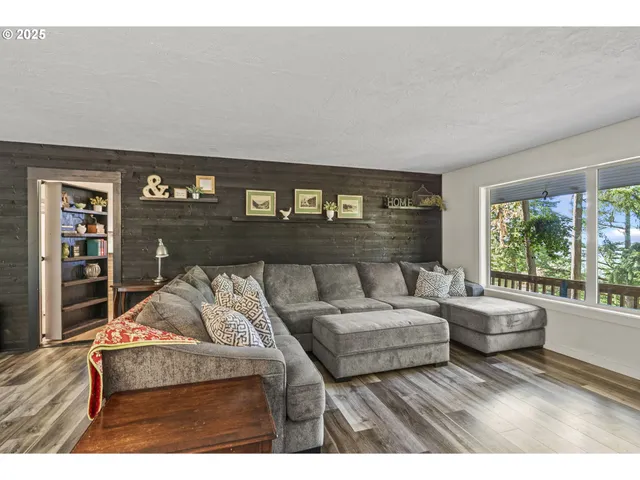 $650,000 | 2342 East Lynnwood Drive, Longview, WA 98632