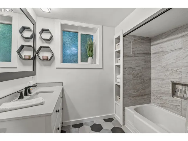 $650,000 | 2342 East Lynnwood Drive, Longview, WA 98632