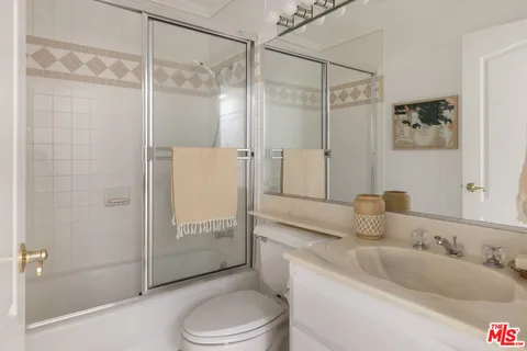 $949,000 | 4003 Sunset Drive, Unit 8, Los Angeles, CA 90027