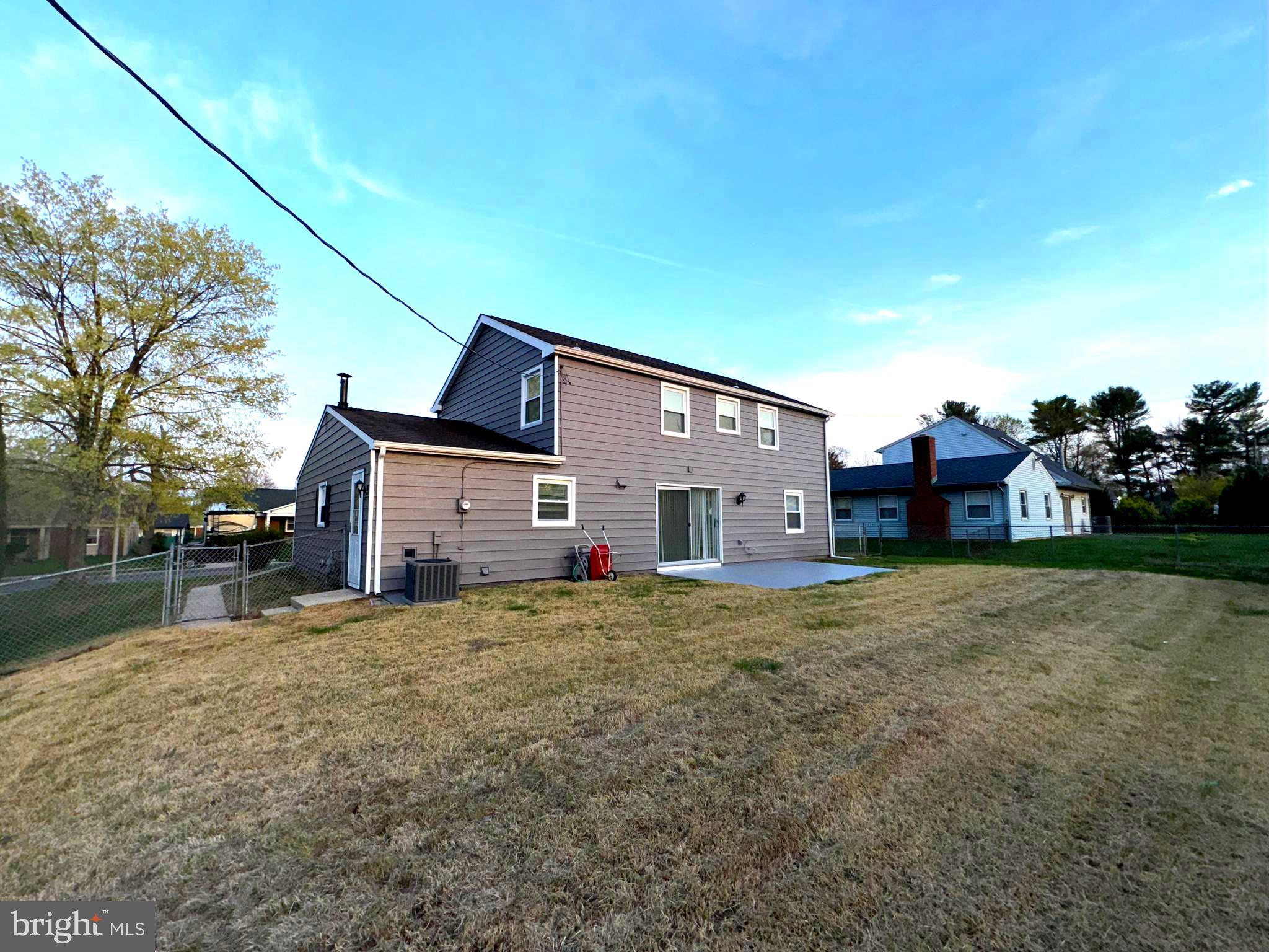 18 Grayson Circle Willingboro, NJ 08046 - Photo 3 of 57 a house view with a garden space