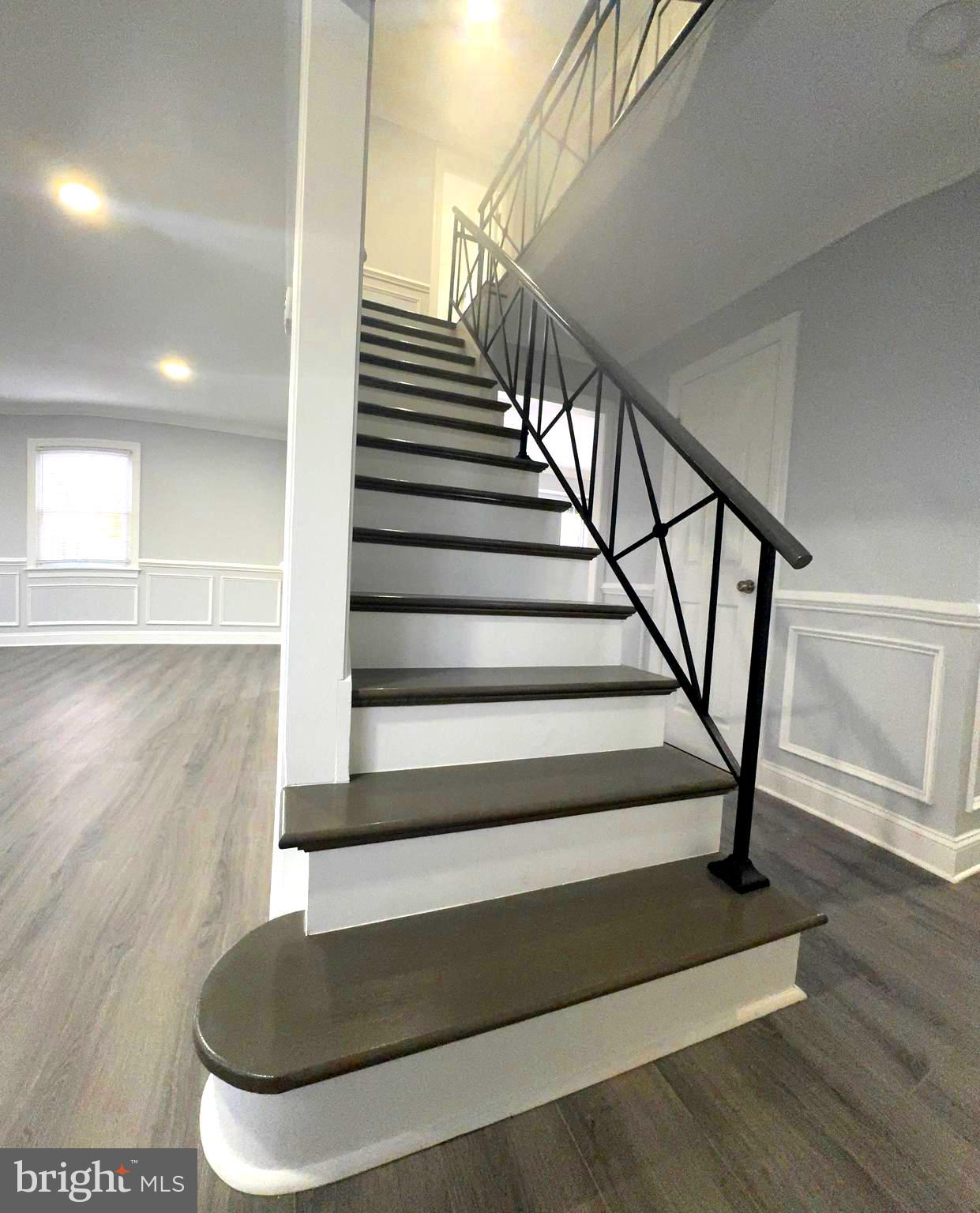 18 Grayson Circle Willingboro, NJ 08046 - Photo 7 of 57 a view of entryway