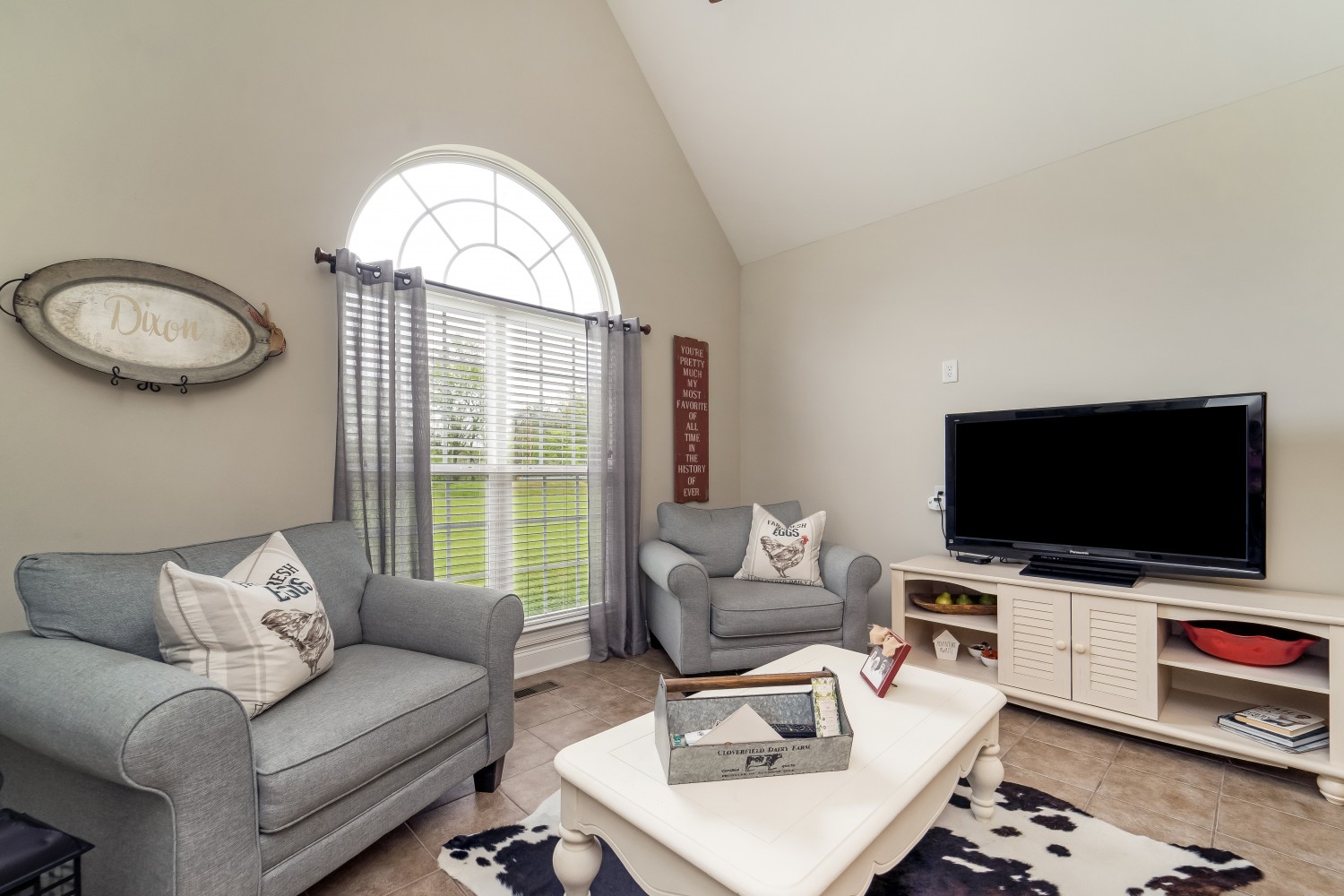 194 Greenvale Road Milton, TN 37118 - Photo 12 of 36 a living room with furniture and a flat screen tv