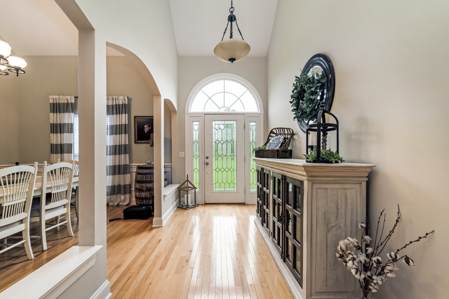 194 Greenvale Road Milton, TN 37118 - Photo 16 of 36 a view of hall way with furniture