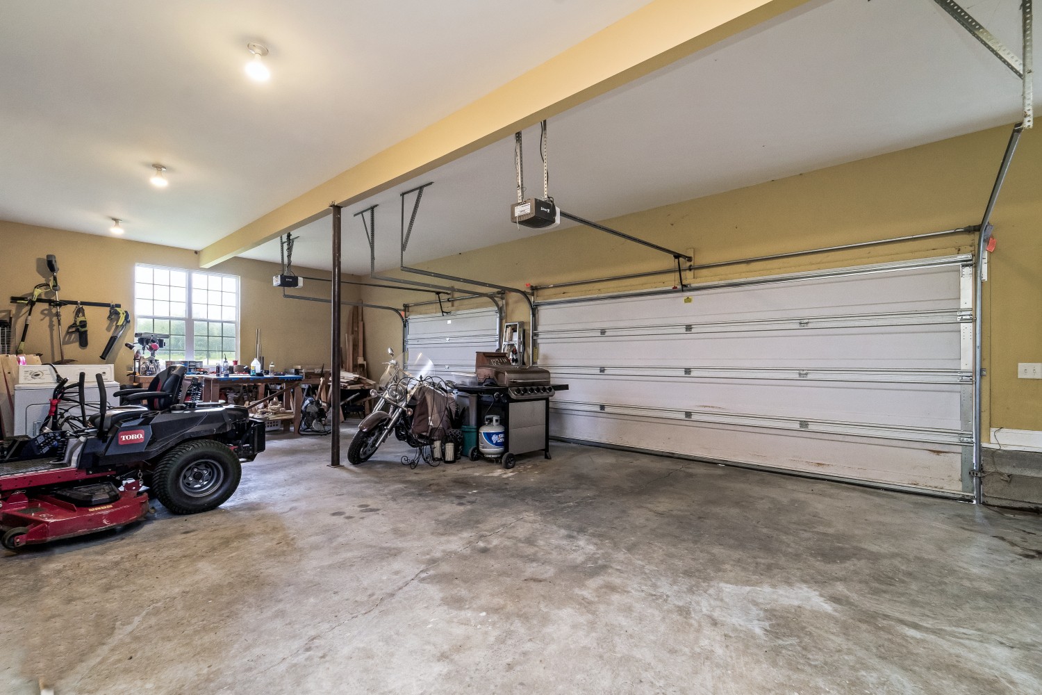 194 Greenvale Road Milton, TN 37118 - Photo 33 of 36 a view of a garage with parked cars