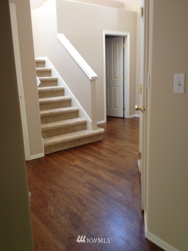 824 Chelan Place Northeast Renton, WA 98059 - Photo 3 of 9 Gallery Image 3