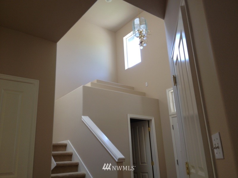 824 Chelan Place Northeast Renton, WA 98059 - Photo 4 of 9 Gallery Image 4