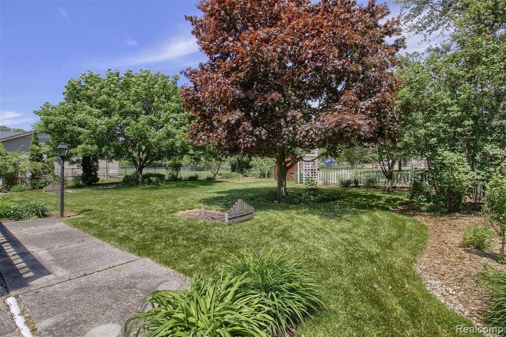 48969 Callens Road Chesterfield, MI 48047 - Photo 32 of 34
