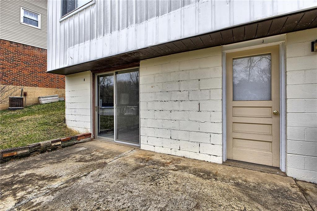 22 Pyrenees Road Pittsburgh, PA 15239 - Photo 8 of 12 Gallery Image 8