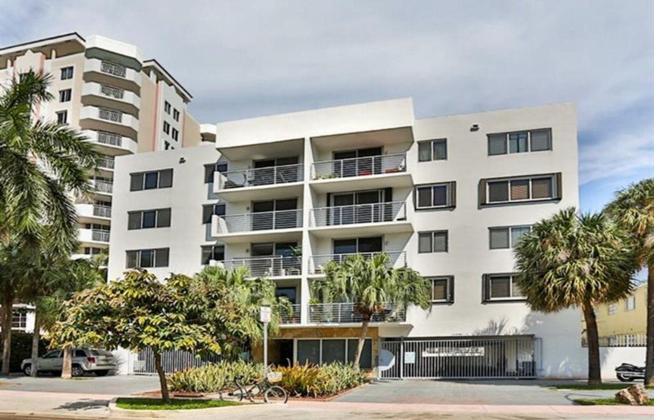 1605 Bay Road, Unit 304 Miami Beach, FL 33139 - Photo 1 of 17 Photo 1