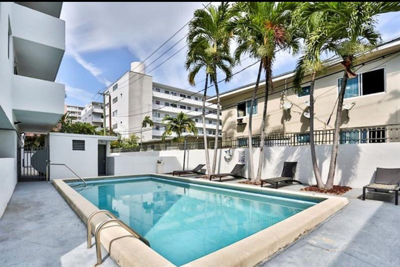1605 Bay Road, Unit 304 Miami Beach, FL 33139 - Photo 3 of 17 Photo 3