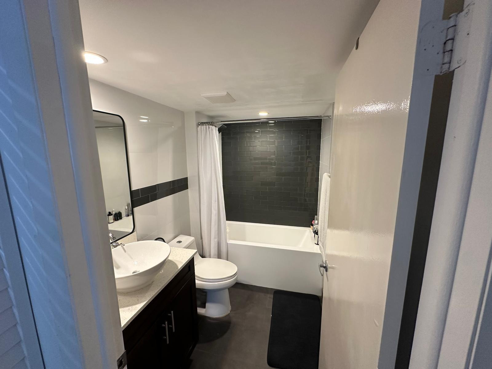1605 Bay Road, Unit 304 Miami Beach, FL 33139 - Photo 7 of 17 Photo 7
