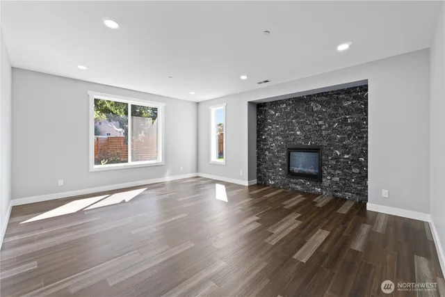 $1,249,000 | 14060 7th Place South, Burien, WA 98168