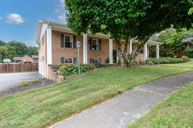 $499,000 | 402 Montvale Station Road, Maryville, TN 37803