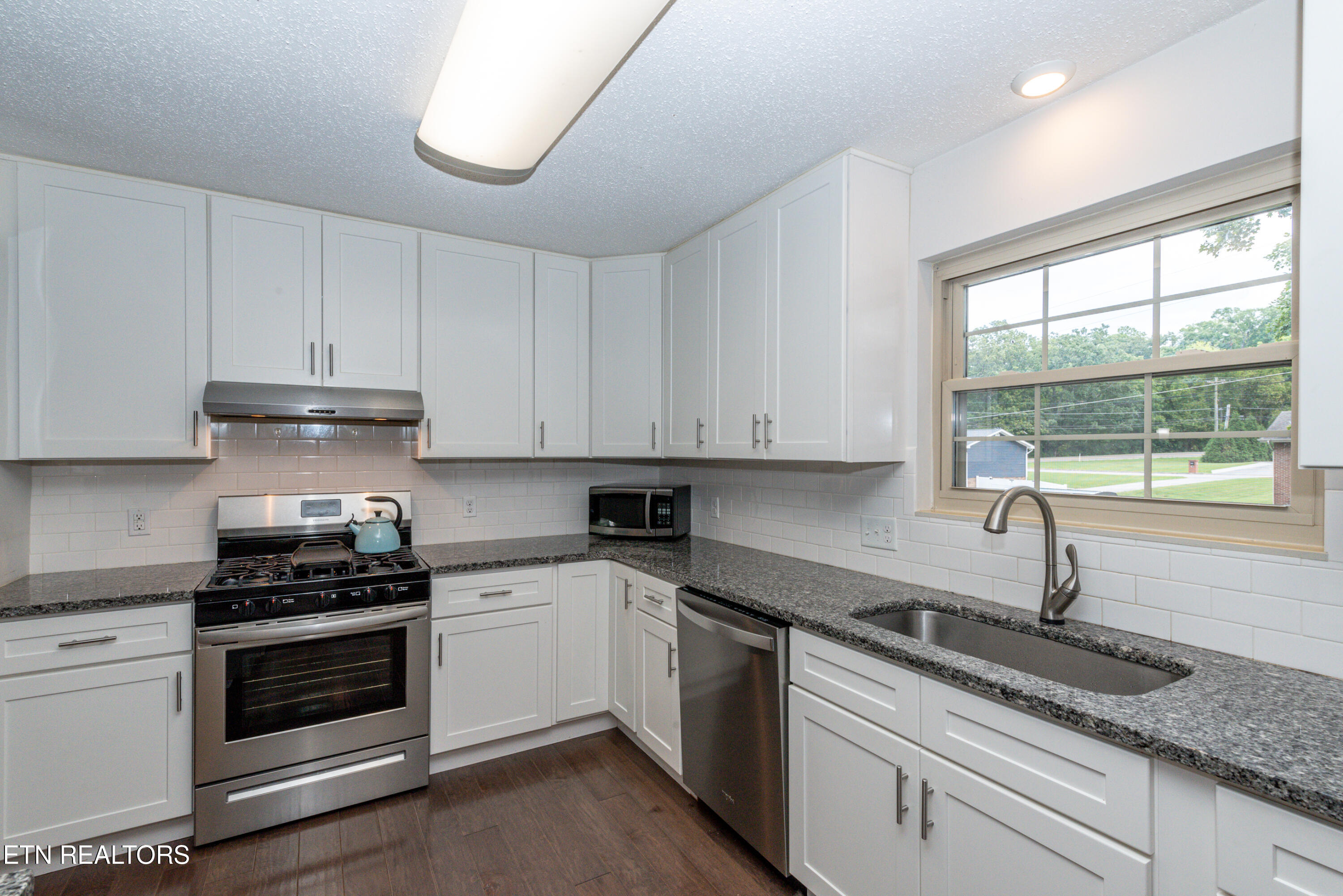 402 Montvale Station Road Maryville, TN 37803 - Photo 17 of 48 DSC_2406