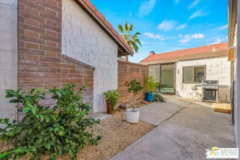 $435,000 | 2490 East Miramonte Circle, Unit B, Palm Springs, CA 92264
