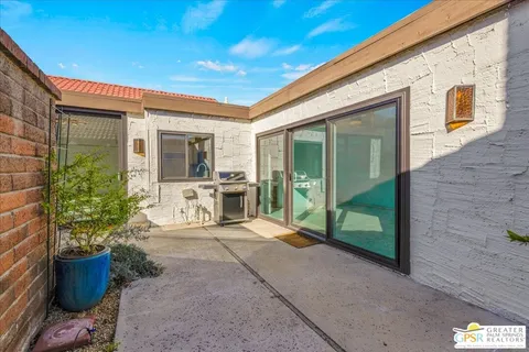 $435,000 | 2490 East Miramonte Circle, Unit B, Palm Springs, CA 92264
