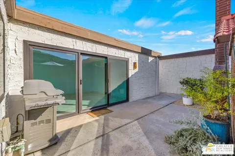 $435,000 | 2490 East Miramonte Circle, Unit B, Palm Springs, CA 92264
