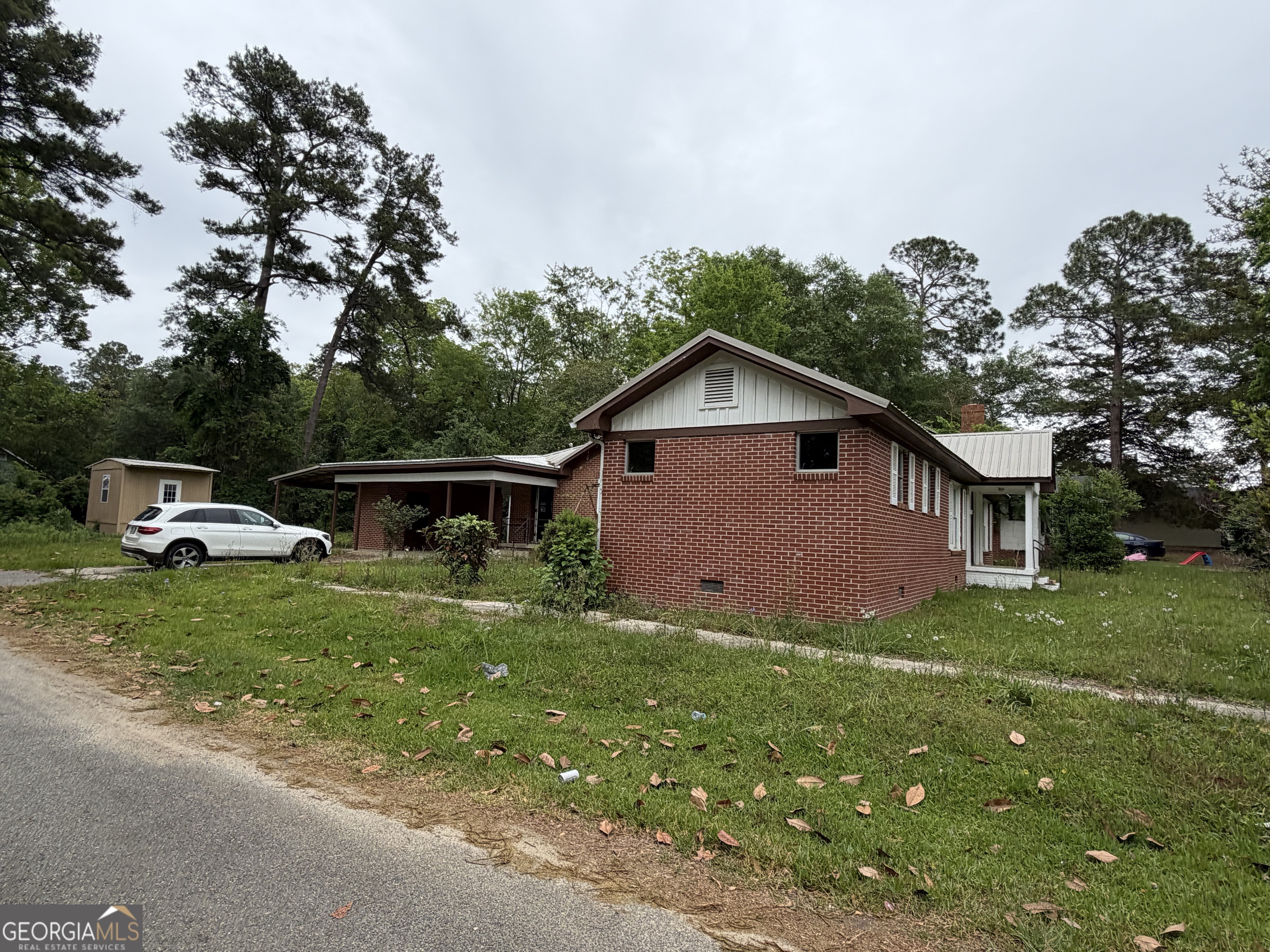 225 West Jessamine Street Fitzgerald, GA 31750 - Photo 39 of 39 a front view of a house with a yard