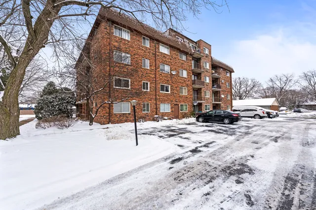 $189,000 | 7117 West 93rd Street, Unit 306, Oak Lawn, IL 60453
