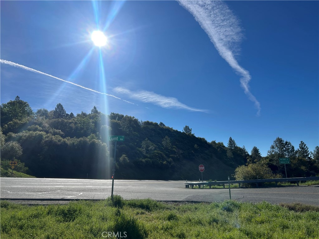 0 Patengil Oroville, CA 95965 - Photo 2 of 8 a view of a yard