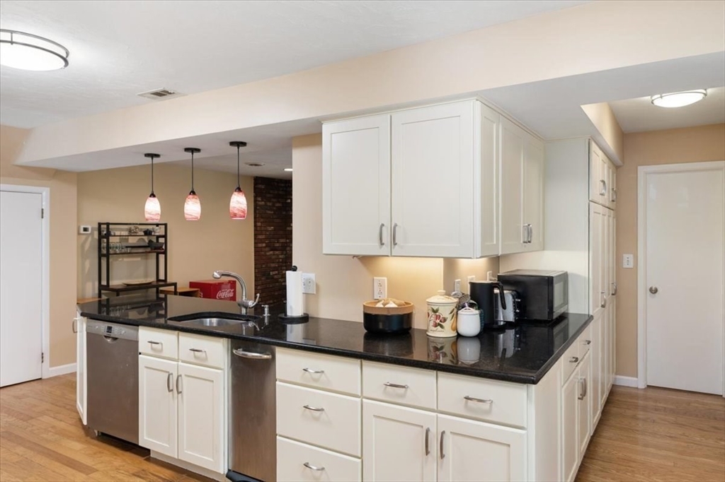 9 Ruthellen Road Holliston, MA 01746 - Photo 11 of 35 Gallery Image 11