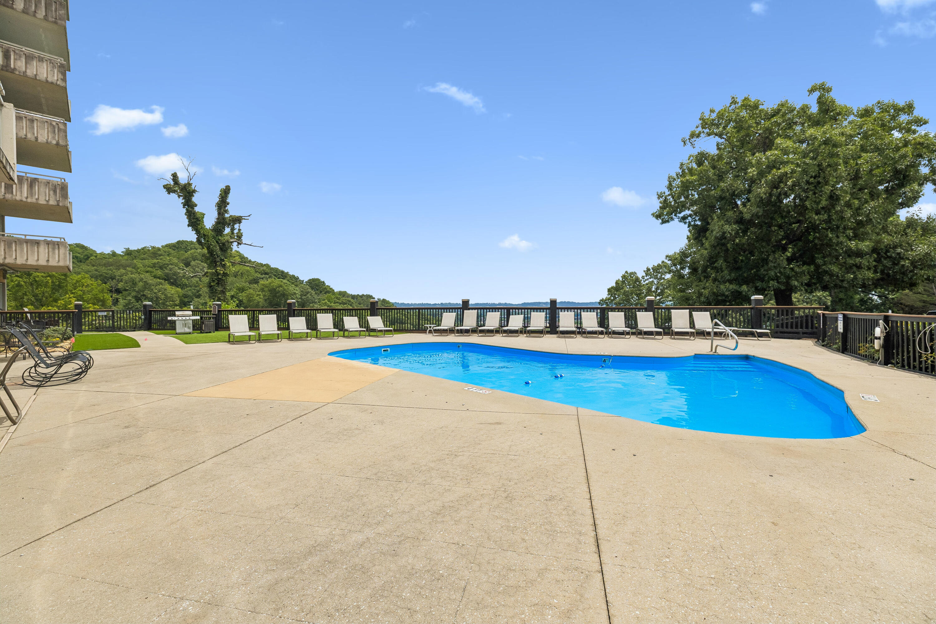 1131 Stringers Ridge Road, Unit 10K Chattanooga, TN 37405 - Photo 13 of 41 13