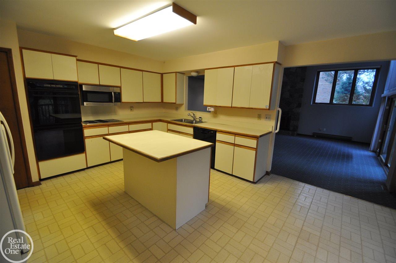 2509 Munster Road Rochester Hills, MI 48309 - Photo 10 of 31