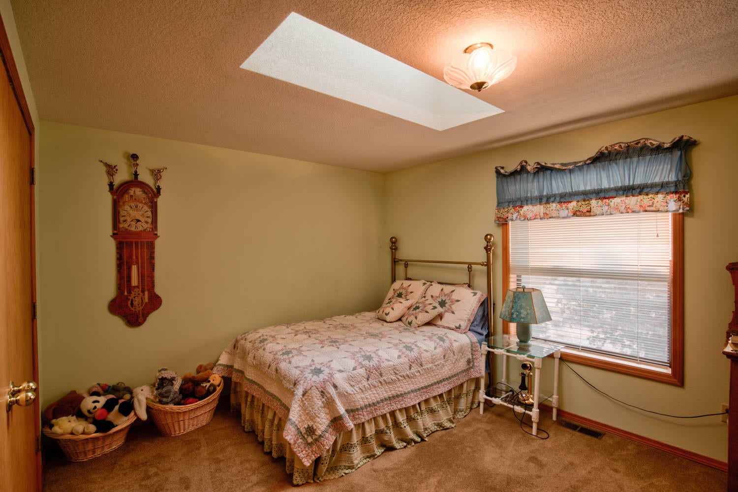 64548 Joe Neil Road Bend, OR 97701 - Photo 36 of 50 Guest Bdrm