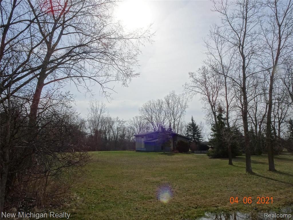 8166 Elms Road Flushing, MI 48433 - Photo 2 of 15
